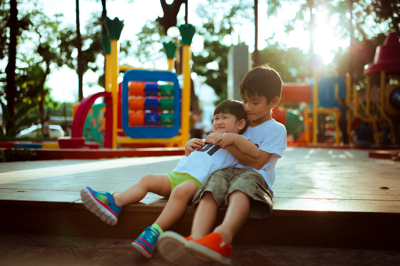 Digital Balance: Helping Kids Navigate Screen Time and the Real-World